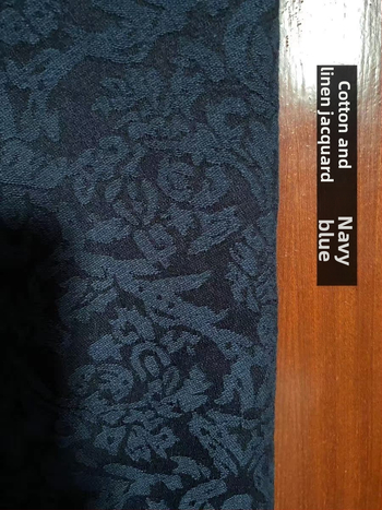 Cheongsam šaty z bavlno-lenového jacquardu, stojací golier, dlhé rukávy, A- línia midi sukňa, voľný pás, retro literárny štýl