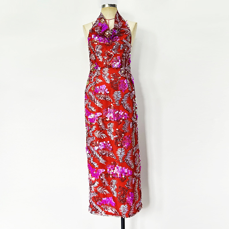 Rochie de seară cu halter, plasă florală din mesh, detalii decupate, talie medie, lungime midi, siluetă pe șolduri