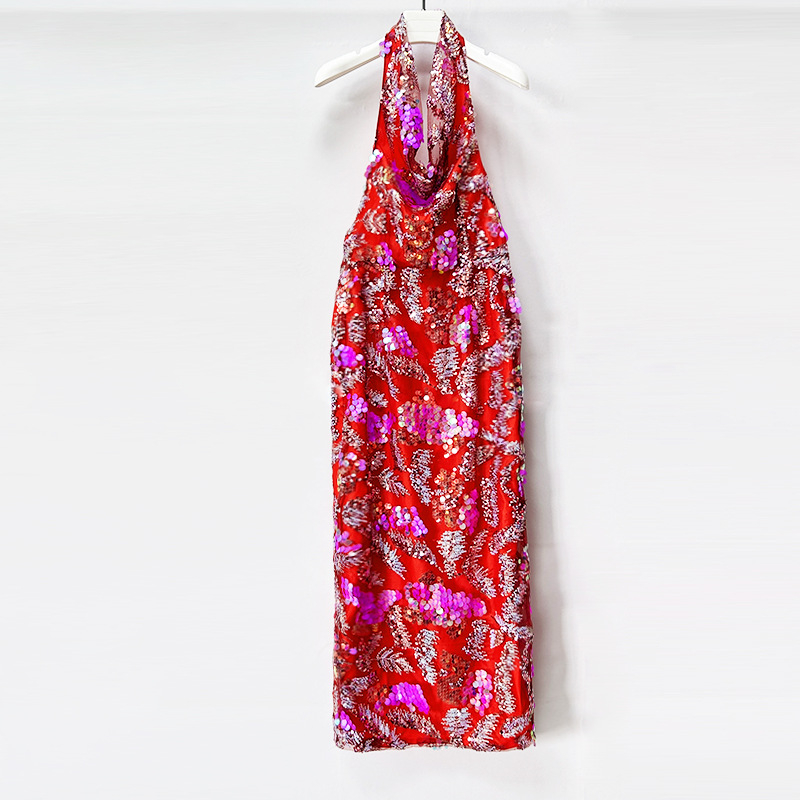 Rochie de seară cu halter, plasă florală din mesh, detalii decupate, talie medie, lungime midi, siluetă pe șolduri