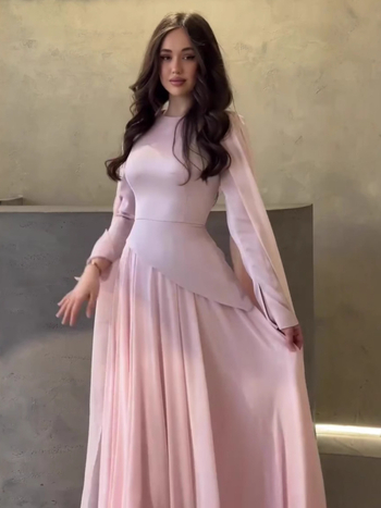 Rochie uni din amestec de bumbac-poliester, mâneci lungi, talie înaltă, fustă lungă (Material: amestec bumbac-poliester; Model: uni; Mâneci: lungi; Talie: înaltă; Lungime: fustă lungă)