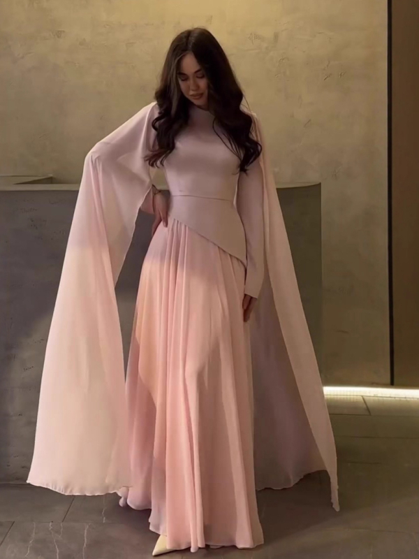Rochie uni din amestec de bumbac-poliester, mâneci lungi, talie înaltă, fustă lungă (Material: amestec bumbac-poliester; Model: uni; Mâneci: lungi; Talie: înaltă; Lungime: fustă lungă)