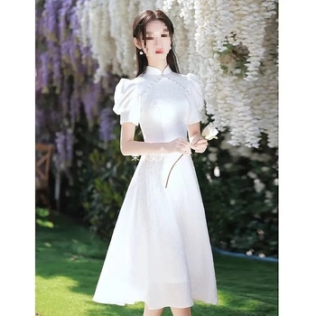 rochie cu guler în stil Qipao, mâneci scurte, lungime medie, croială în A-line, stil retro-literar