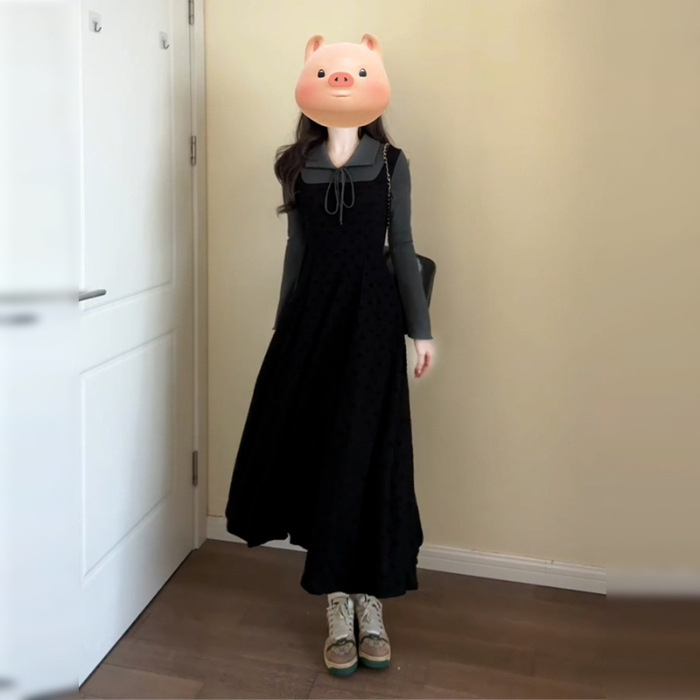Rochie tricotată în două piese false cu guler polo, talie elastică, fustă midi de tip zână, mâneci lungi, poliester cu imprimeu geometric