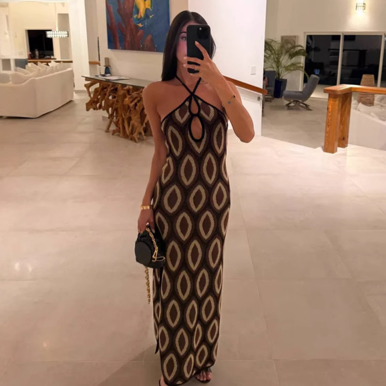 Rochie lungă boemă cu gât halter, spate decupat, mâneci clopot, talie înaltă, bumbac 90–95%