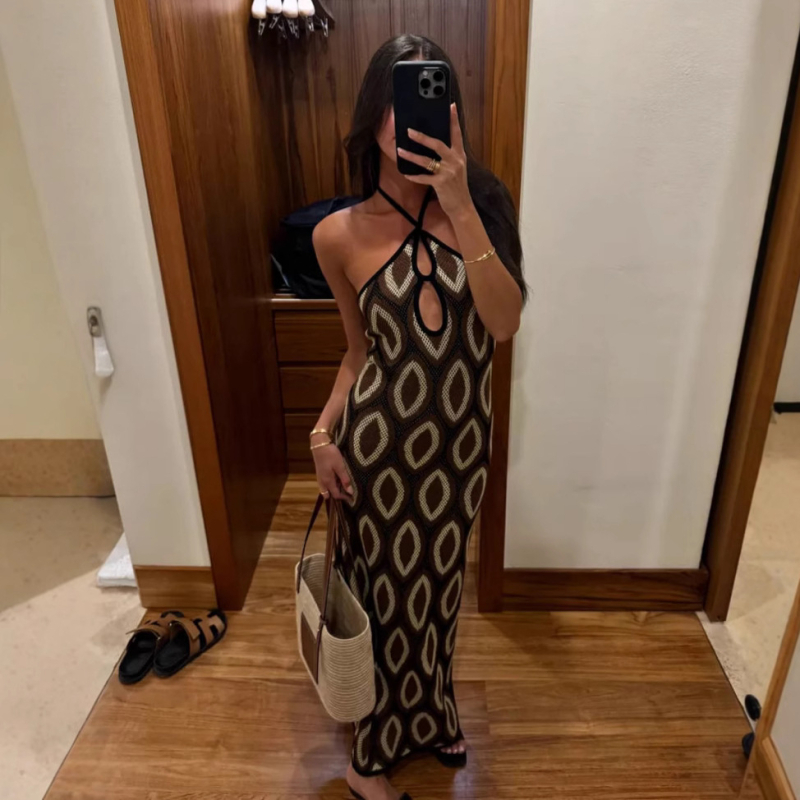 Rochie lungă boemă cu gât halter, spate decupat, mâneci clopot, talie înaltă, bumbac 90–95%
