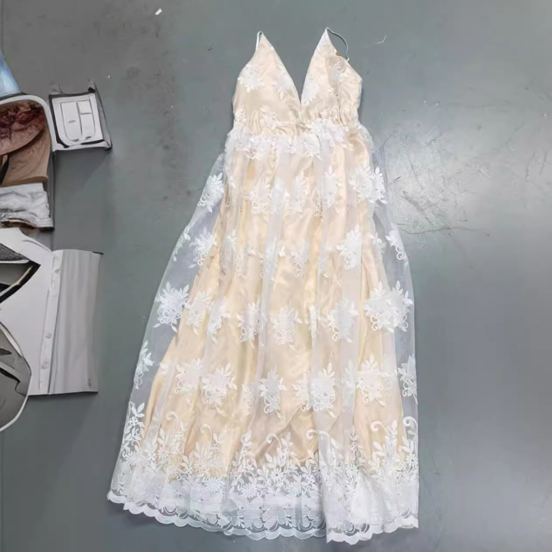 Rochie sling din plasă brodată, florală, decolteu în V adânc, lungă, croială A-line