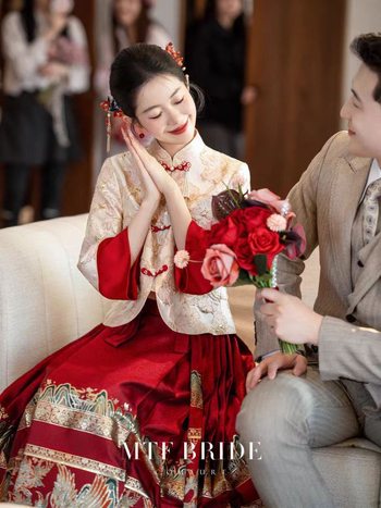 Sieviešu ķīniešu stila komplekts: tops un zeltā izšūta svārki, iedvesots no Han dinastijas, TR audums, 50–70% poliesteres, organiska kokvilna, četras sezonas, izšūšana