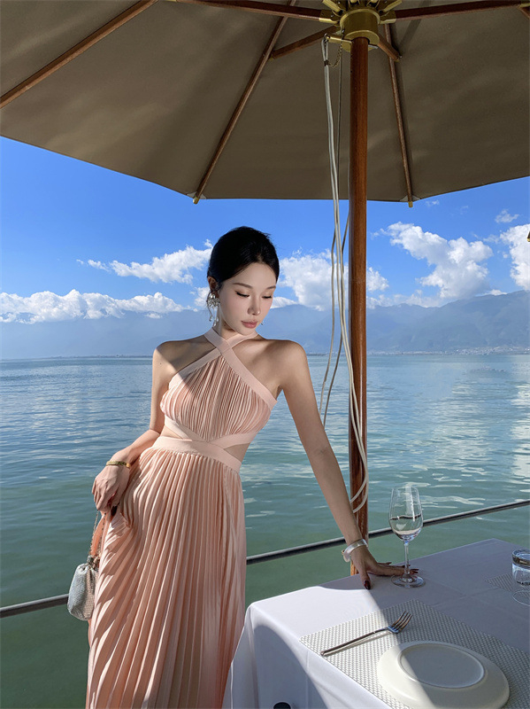 Halter haljina za odmor i zabavu, jednobojna poliester haljina srednje dužine, plisirana, visokim strukom, bez rukava