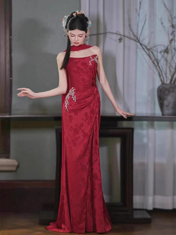 Ženska haljina u kineskom stilu s kapuljačom, duga suknja, bez rukava, dekolte tip tube-top, visokim strukom, proljeće 2025