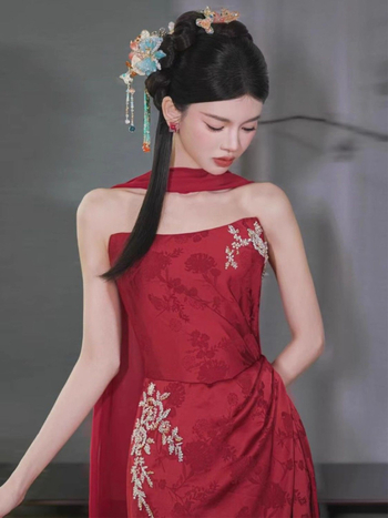 Ženska haljina u kineskom stilu s kapuljačom, duga suknja, bez rukava, dekolte tip tube-top, visokim strukom, proljeće 2025