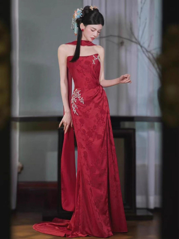 Ženska haljina u kineskom stilu s kapuljačom, duga suknja, bez rukava, dekolte tip tube-top, visokim strukom, proljeće 2025