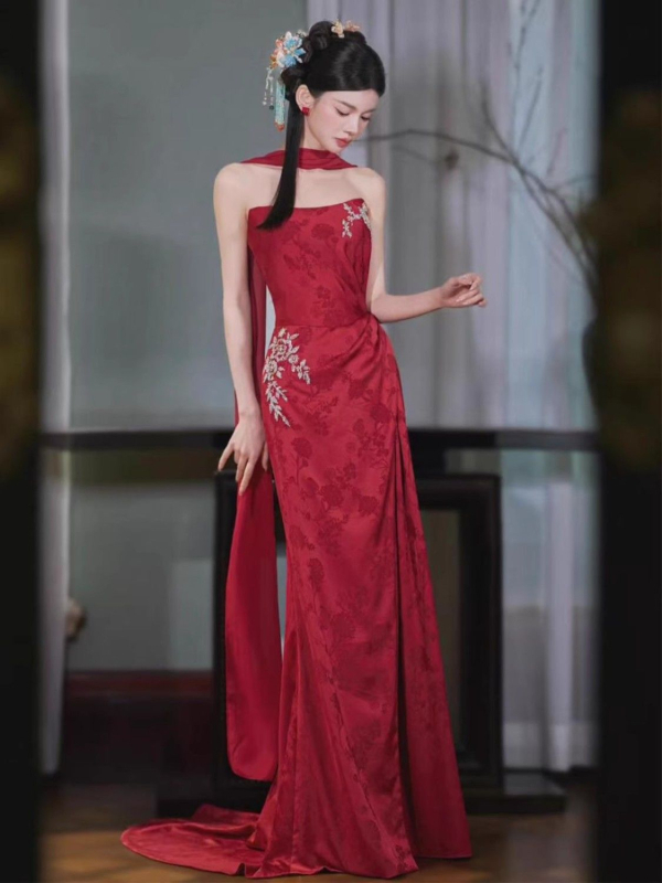 Ženska haljina u kineskom stilu s kapuljačom, duga suknja, bez rukava, dekolte tip tube-top, visokim strukom, proljeće 2025