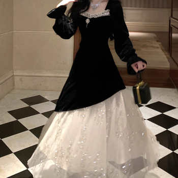 Haljina - Čipkasti materijal, V-izrez, Dugi rukavi, Visoki struk, A-linijski kroj