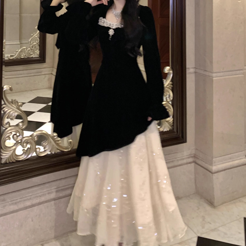 Haljina - Čipkasti materijal, V-izrez, Dugi rukavi, Visoki struk, A-linijski kroj