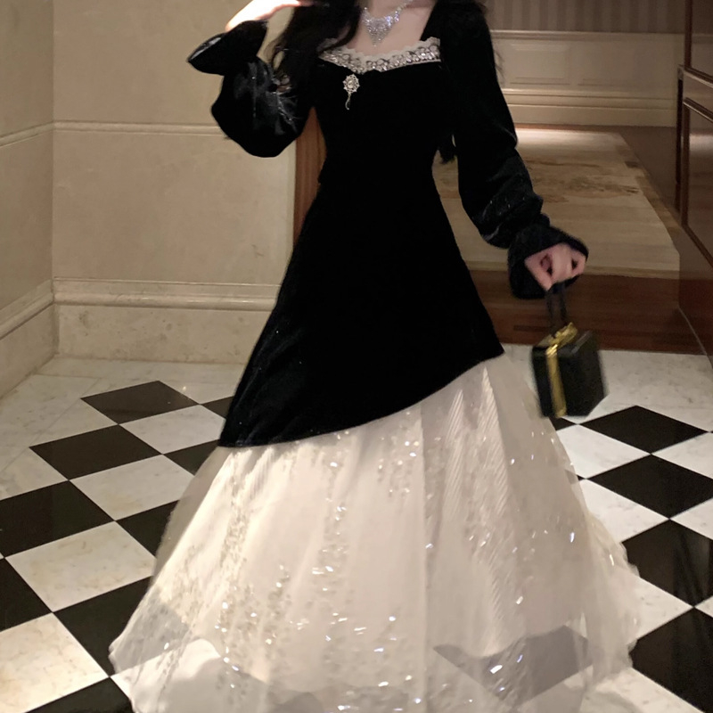 Haljina - Čipkasti materijal, V-izrez, Dugi rukavi, Visoki struk, A-linijski kroj