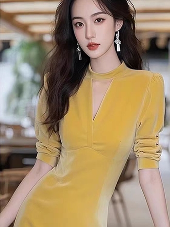 Rochie din velur, croială A-line, mâneci lungi, guler rotund, talie înaltă