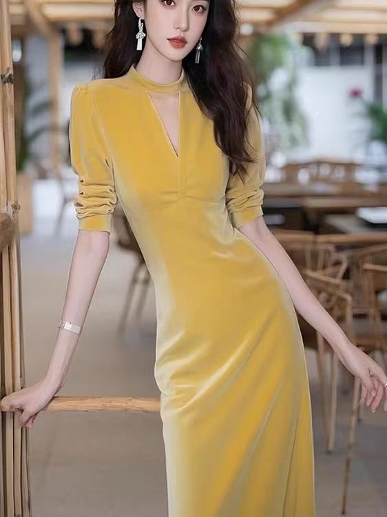 Rochie din velur, croială A-line, mâneci lungi, guler rotund, talie înaltă