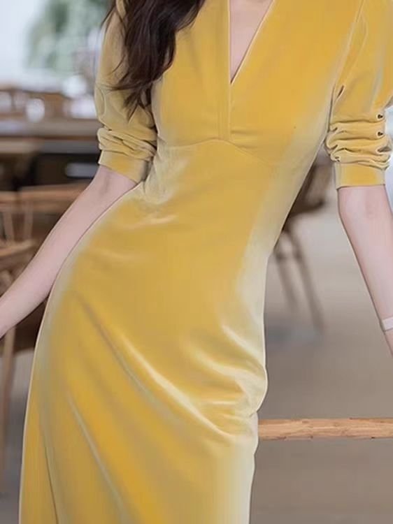 Rochie din velur, croială A-line, mâneci lungi, guler rotund, talie înaltă