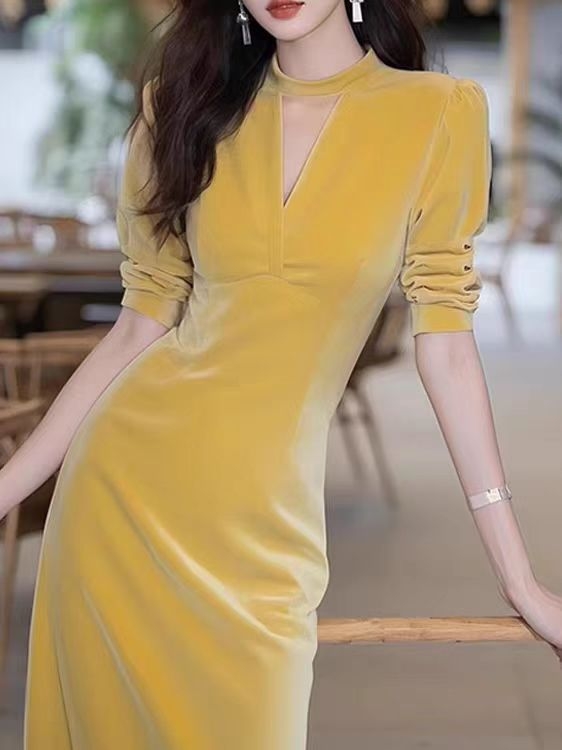 Rochie din velur, croială A-line, mâneci lungi, guler rotund, talie înaltă