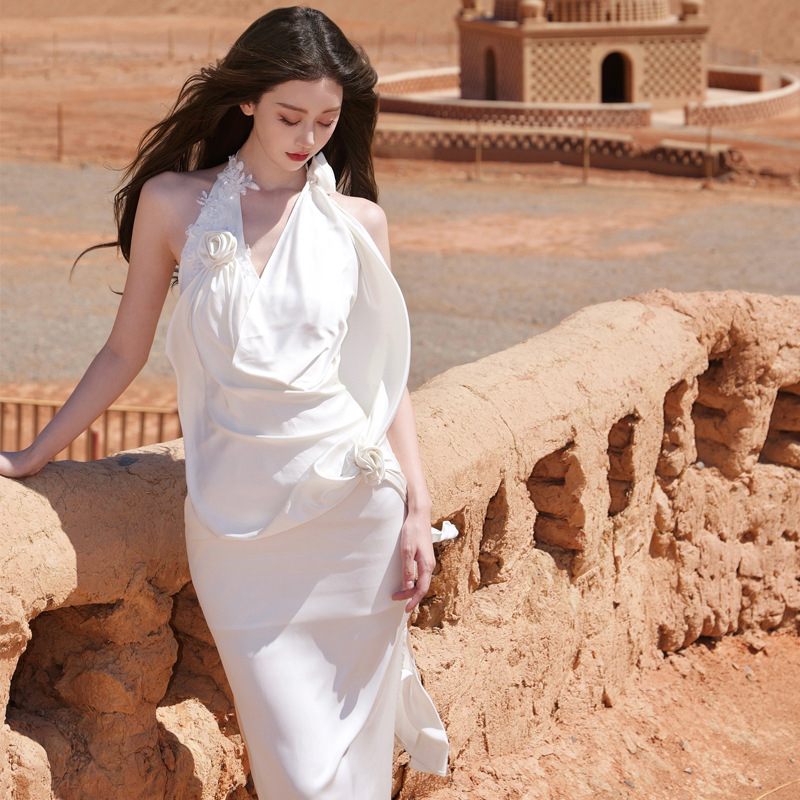 Saten haljina s halter izrezom, duga, A-line, bez rukava, visokim strukom, jednobojni uzorak