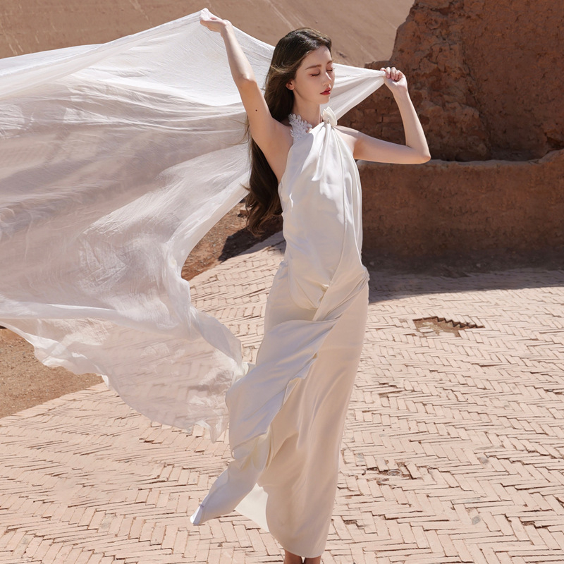 Saten haljina s halter izrezom, duga, A-line, bez rukava, visokim strukom, jednobojni uzorak