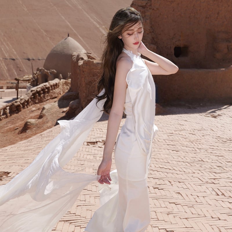 Saten haljina s halter izrezom, duga, A-line, bez rukava, visokim strukom, jednobojni uzorak