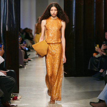 Haljina s fliterima, bez rukava, okrugli izrez, prozirni fliteri, elastični pojas, duga nepravilna suknja, poliester