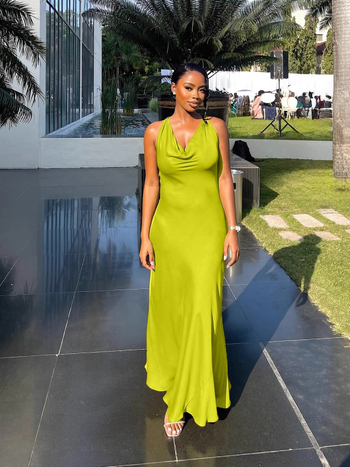 Haljina od Milk Silk, jednobojna, bez rukava, duga, s vezicom sprijeda