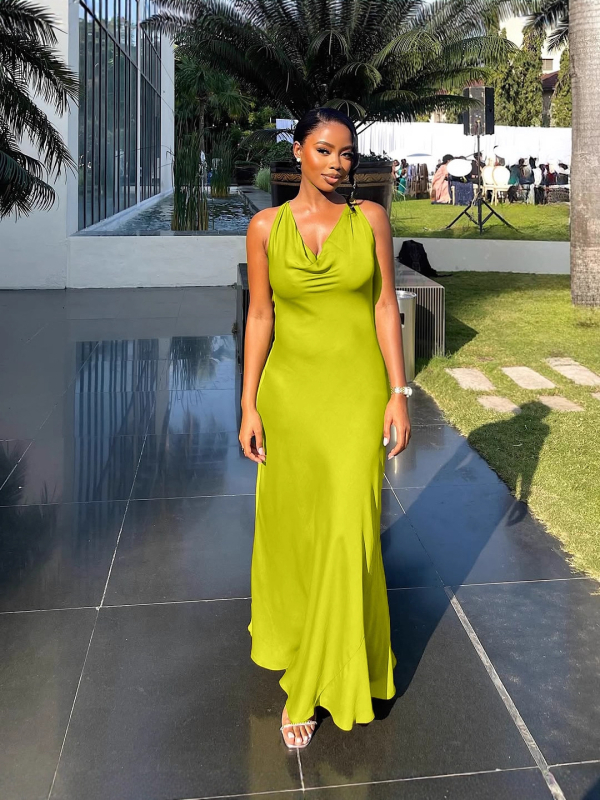 Haljina od Milk Silk, jednobojna, bez rukava, duga, s vezicom sprijeda