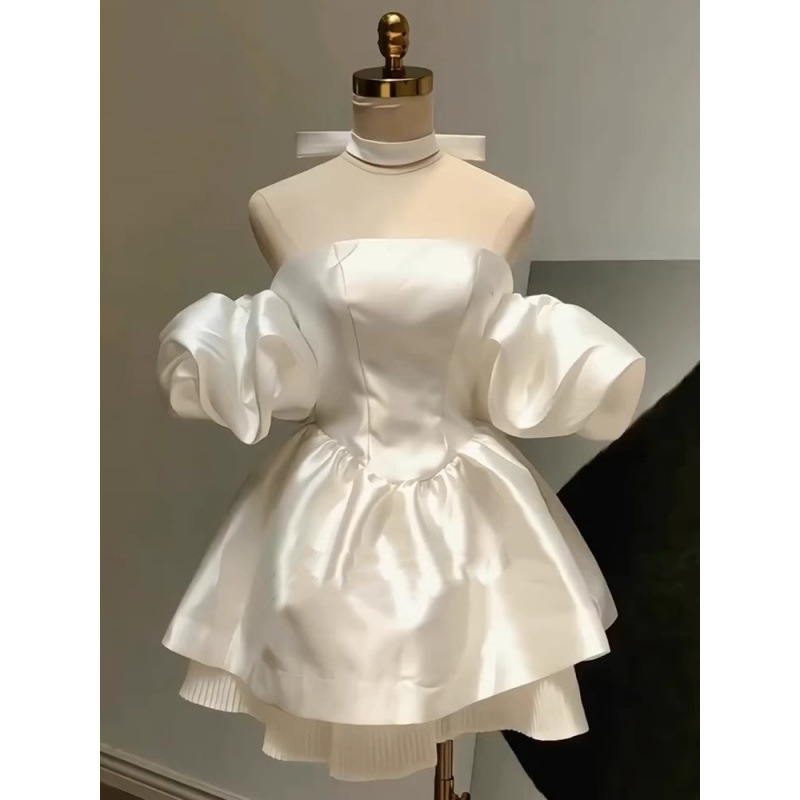 Satenska haljina A-linije s tube-top siluetom, kratkim rukavima, 3D paneliranjem