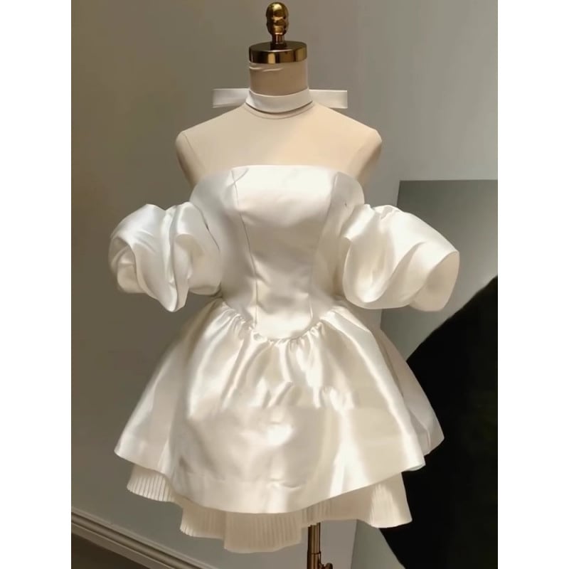 Satenska haljina A-linije s tube-top siluetom, kratkim rukavima, 3D paneliranjem