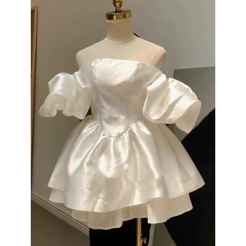 Satenska haljina A-linije s tube-top siluetom, kratkim rukavima, 3D paneliranjem