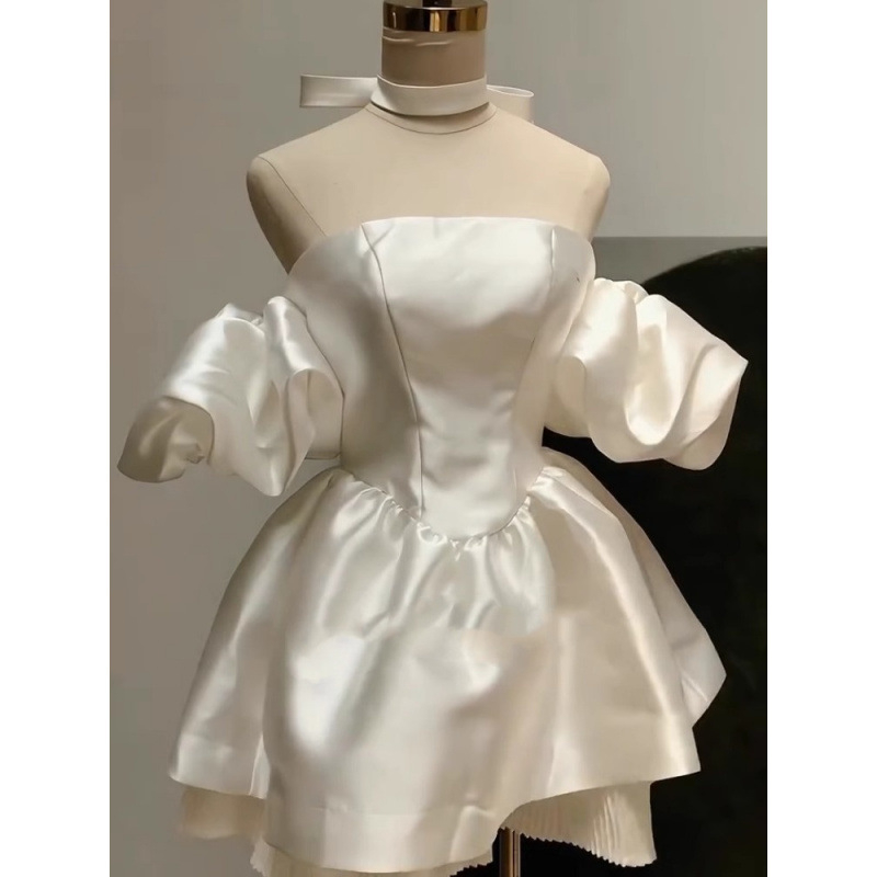 Satenska haljina A-linije s tube-top siluetom, kratkim rukavima, 3D paneliranjem