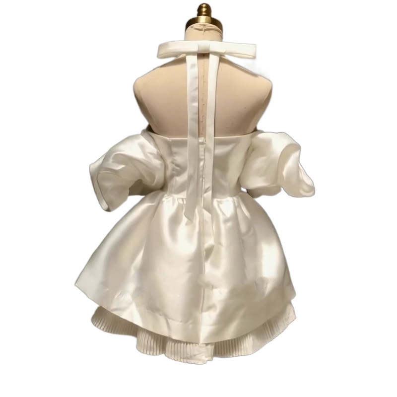 Satenska haljina A-linije s tube-top siluetom, kratkim rukavima, 3D paneliranjem