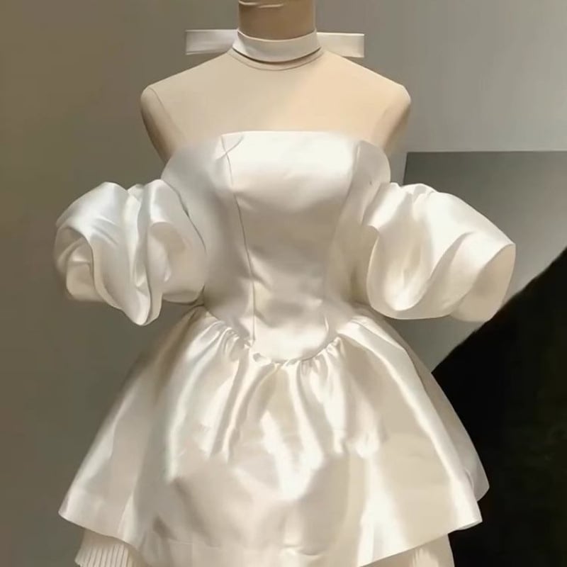 Satenska haljina A-linije s tube-top siluetom, kratkim rukavima, 3D paneliranjem