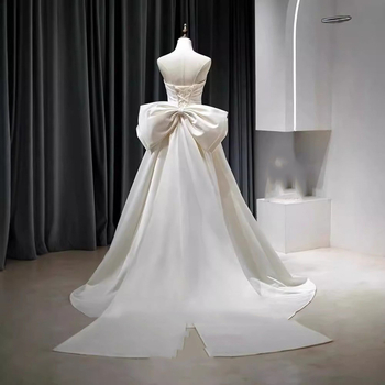 Vjenčana haljina – acetatno-poliesterski tkanine, A-linijski kroj, visok struk, rukav 3/4, duga suknja