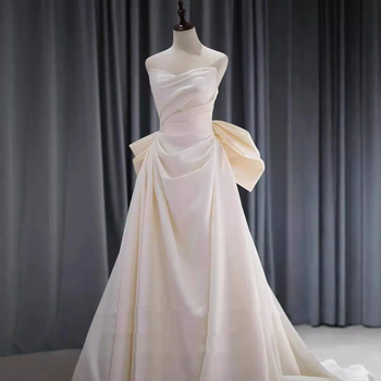 Vjenčana haljina – acetatno-poliesterski tkanine, A-linijski kroj, visok struk, rukav 3/4, duga suknja