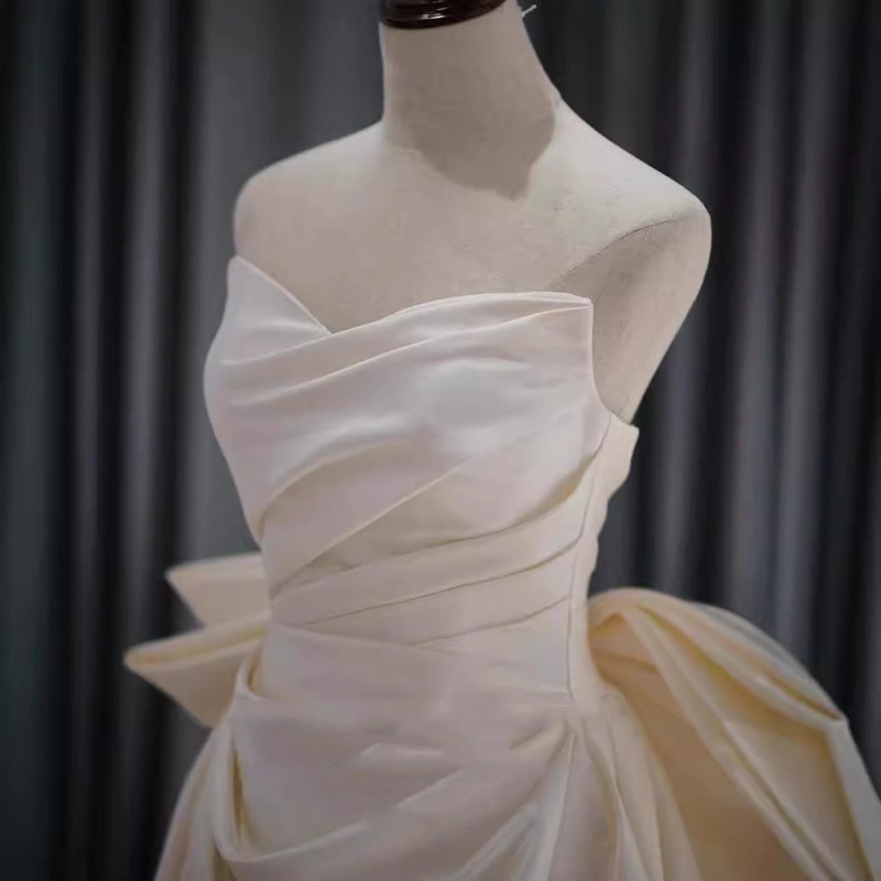 Vjenčana haljina – acetatno-poliesterski tkanine, A-linijski kroj, visok struk, rukav 3/4, duga suknja