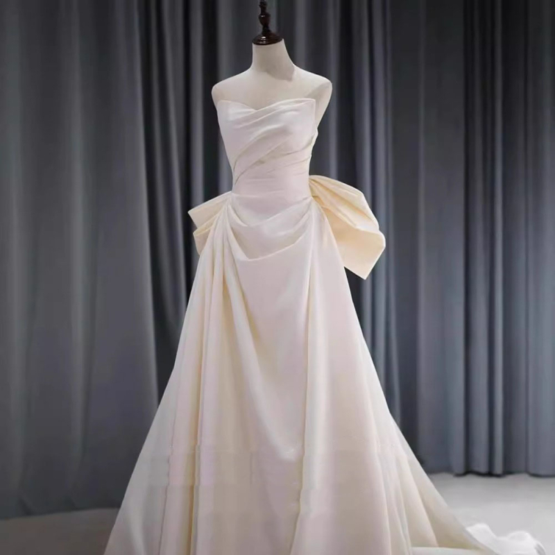 Vjenčana haljina – acetatno-poliesterski tkanine, A-linijski kroj, visok struk, rukav 3/4, duga suknja