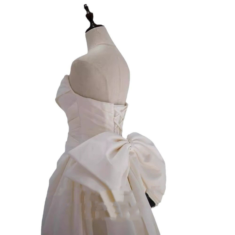 Vjenčana haljina – acetatno-poliesterski tkanine, A-linijski kroj, visok struk, rukav 3/4, duga suknja