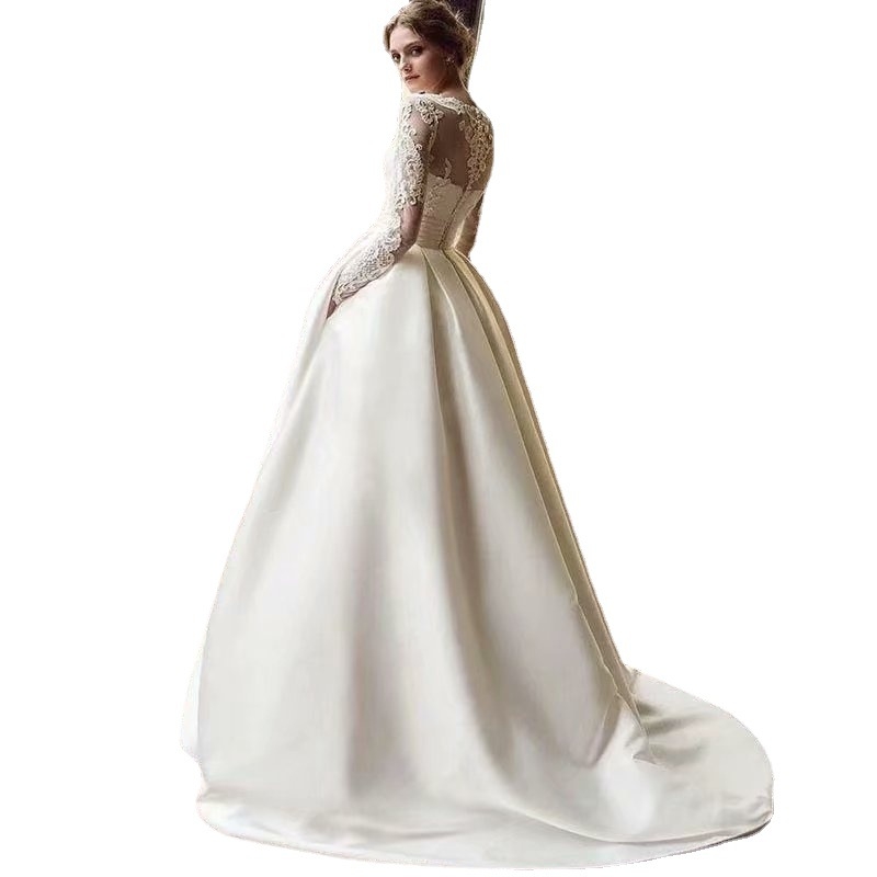 Rochie de mireasă din dantelă, gât rotund, mâneci lungi, siluetă talie înaltă, fustă lungă din satin