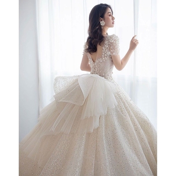 Vjenčana haljina u francuskom stilu, A-linija silueta, U-dekolte, bez rukava, duga šlep, 395 satén.