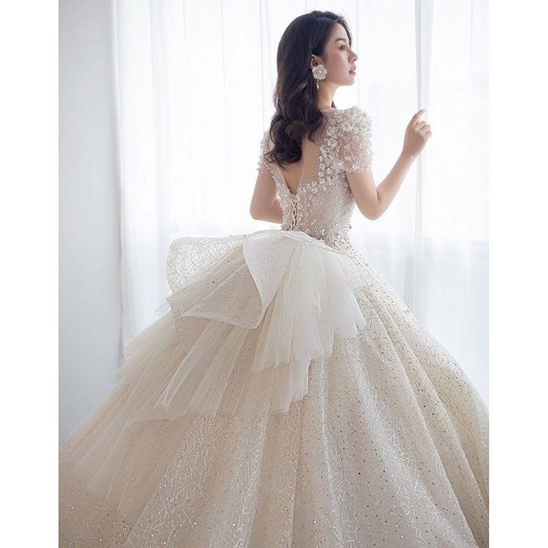 Vjenčana haljina u francuskom stilu, A-linija silueta, U-dekolte, bez rukava, duga šlep, 395 satén.