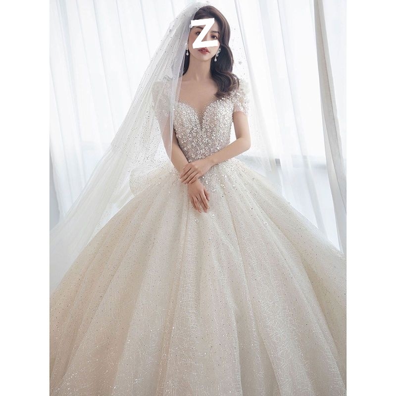 Vjenčana haljina u francuskom stilu, A-linija silueta, U-dekolte, bez rukava, duga šlep, 395 satén.