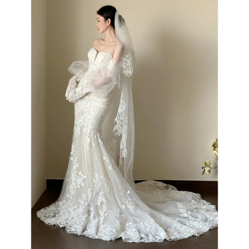 Čipkasta vjenčana haljina, sirena kroja s jednim ramenom, bez rukava, duga suknja