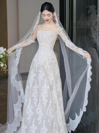 Čipkasta vjenčana haljina s A-siluetom, visokim strukom, princezkinim rukavima i dugom suknjom