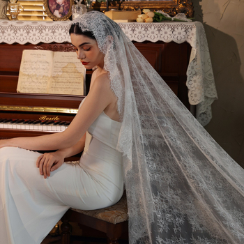 Nylon menyasszonyi fátyol szempillás csipkével, vintage katedrális stílus, hosszú uszály