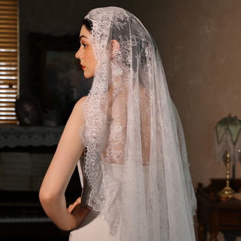 Nylon menyasszonyi fátyol szempillás csipkével, vintage katedrális stílus, hosszú uszály