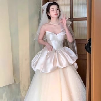 Menyasszonyi ruha váll nélküli, csőtop-siluett, magas derék, hosszú szoknya, kis uszály; poliészter anyag; nyári 2025 kiadás