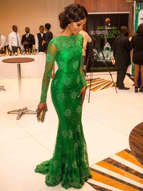 Női csipkés ruha, átlátszó hosszú ujjú, magas derék, hosszú szoknya, 95%+ poliészter